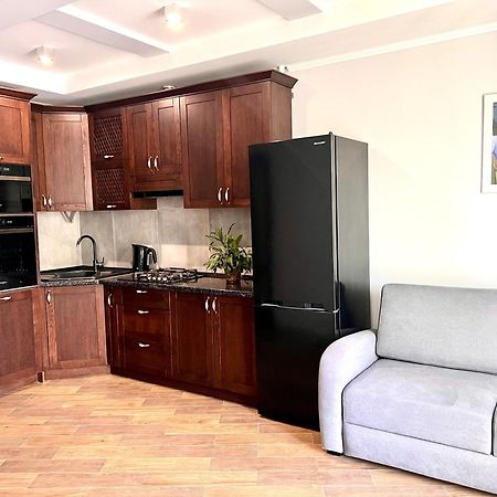Osapart Nice Apartment In A Complex Great Britain Lviv Ngoại thất bức ảnh